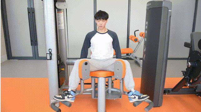&emsp;内外侧夹腿训练器